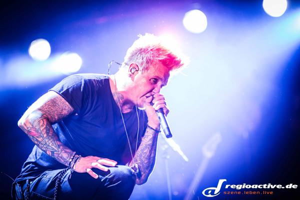 Verstärkend - Fotos: Papa Roach als Support von In Flames live in Frankfurt 