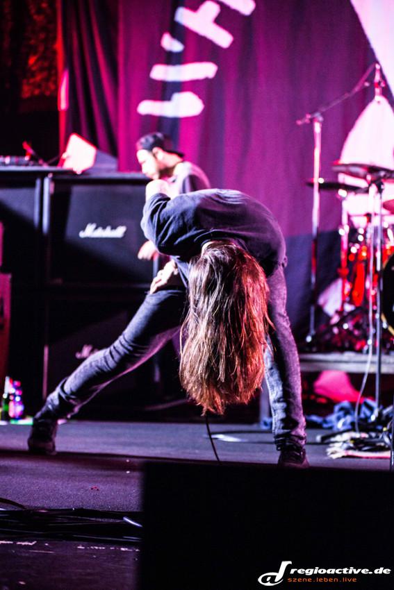 While She Sleeps (live in Frankfurt, 2014)